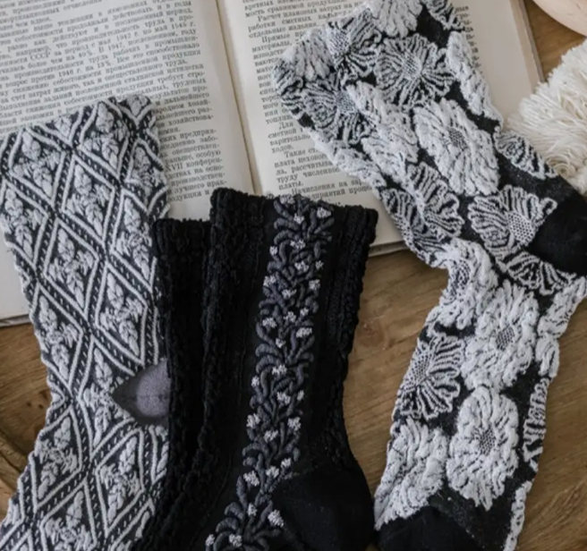 3 D Gray-White Vintage Floral Socks