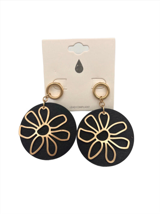 Round Black Background with Gold Metal Daisy Overlay