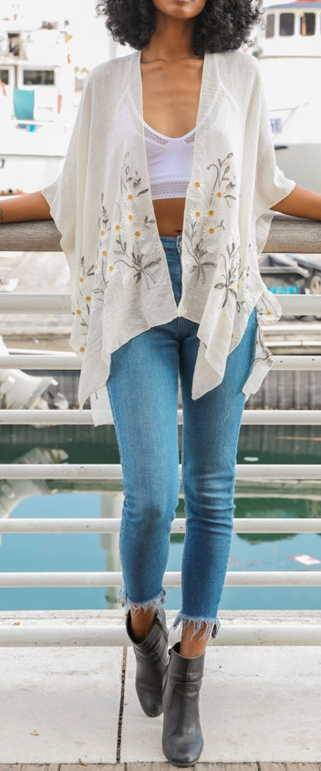 Embroidered Daisy Kimono-Ivory Color.